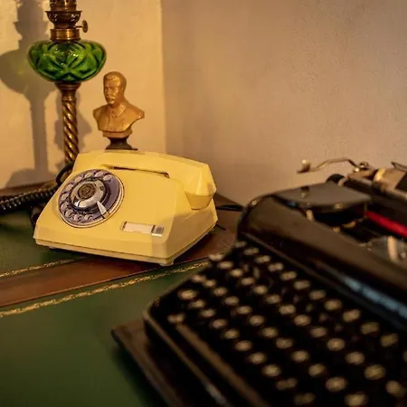 Vintage Gallery With Antique Touch Bukurešť