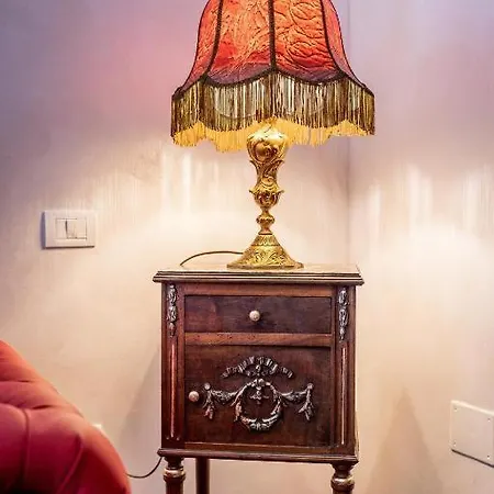 Vintage Gallery With Antique Touch *