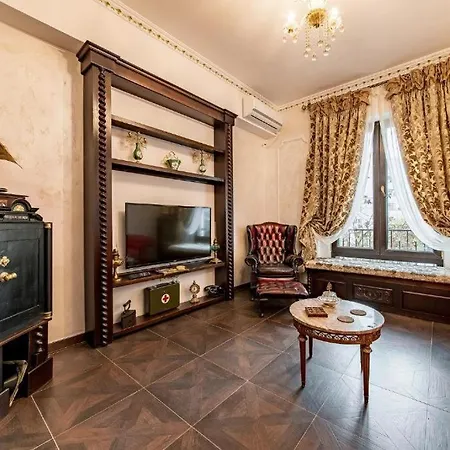 Vintage Gallery With Antique Touch