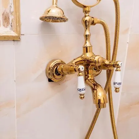 Vintage Gallery With Antique Touch